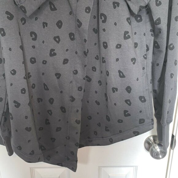 OLIVE & OAK Gray Leopard Draped Front Button Sweater Cardigan Size Small - Picture 3 of 7